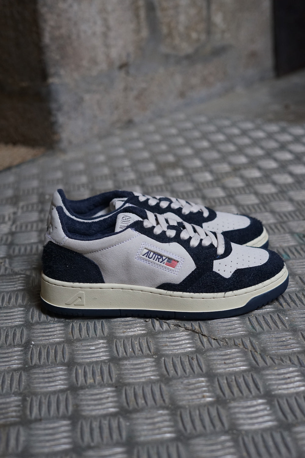 Sneakers AUTRY white and blue suede 