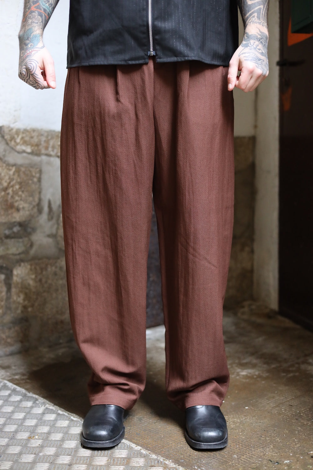 LC23 NYLON LINEN PENSE TROUSERS BROWN