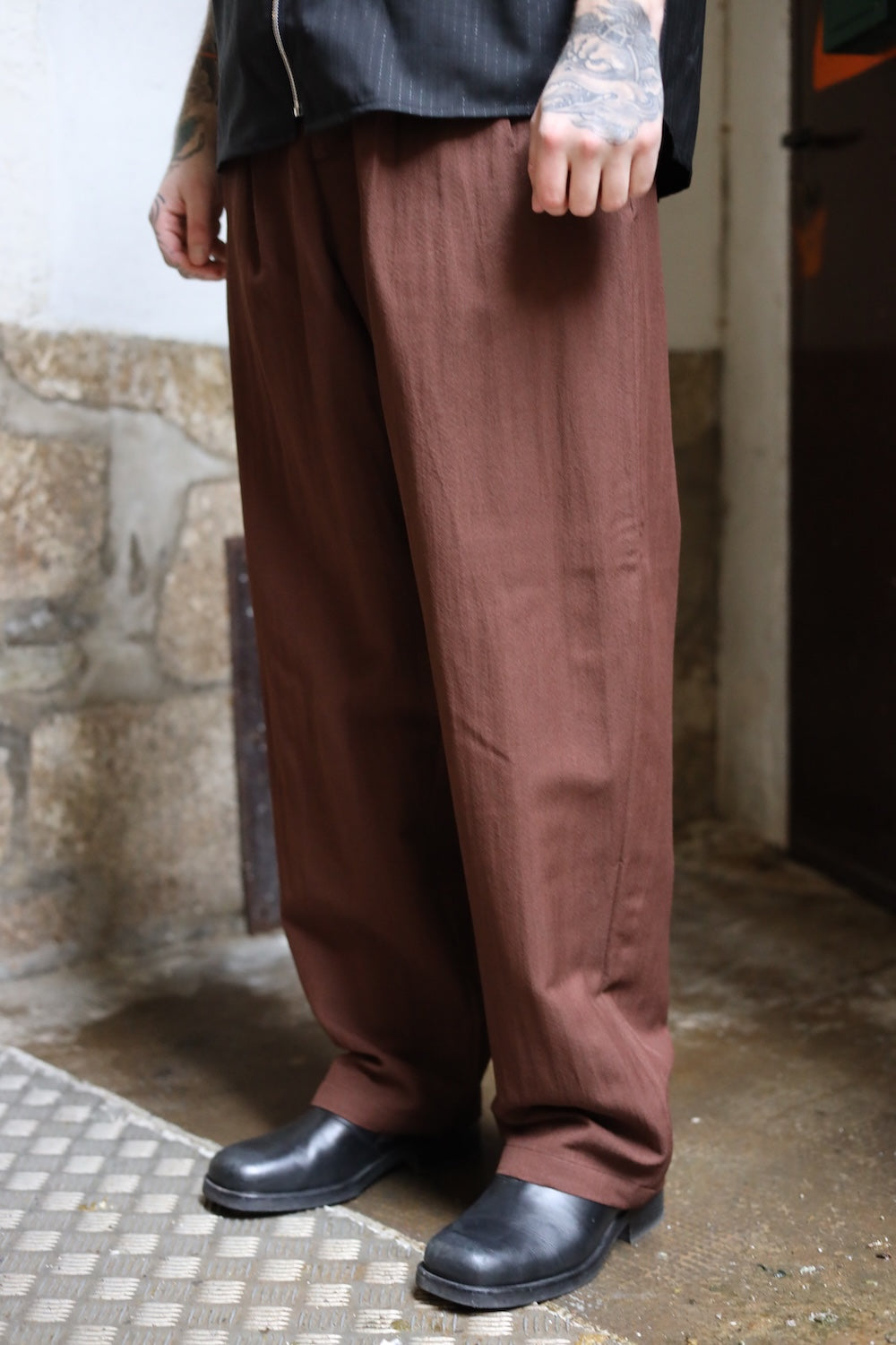 LC23 NYLON LINEN PENSE TROUSERS BROWN