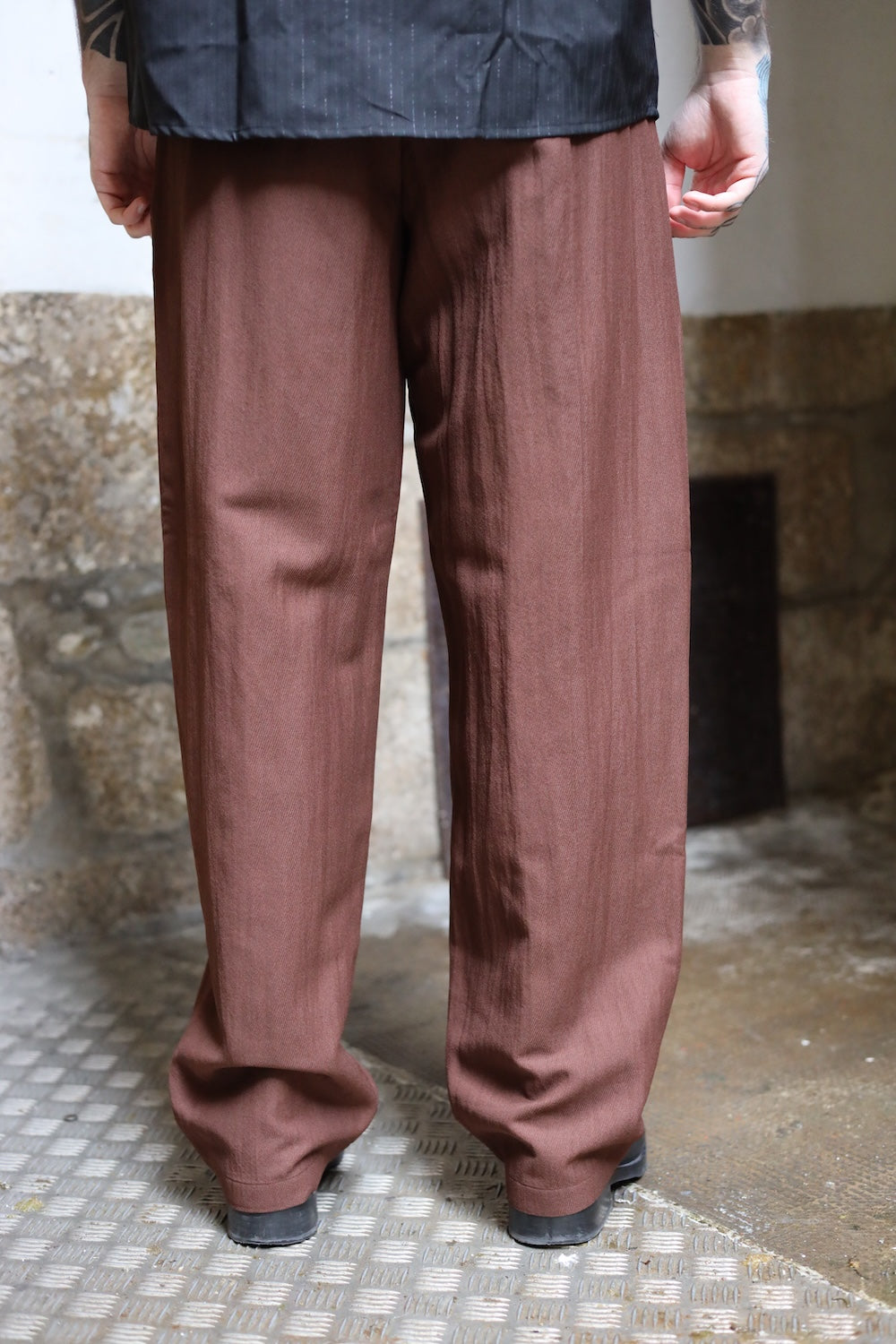 LC23 NYLON LINEN PENSE TROUSERS BROWN