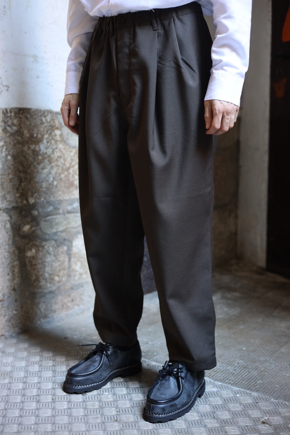 Still by Hand Relaxed 2 tuck Pant Brown