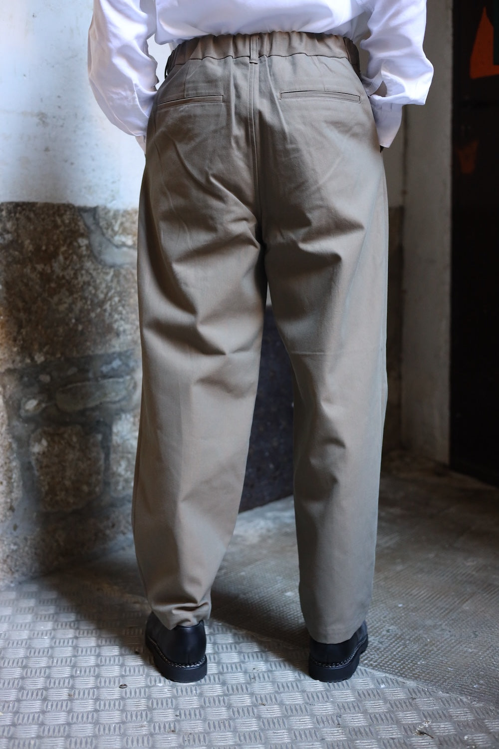 Still By Hand Deep tuck pressed pants olive