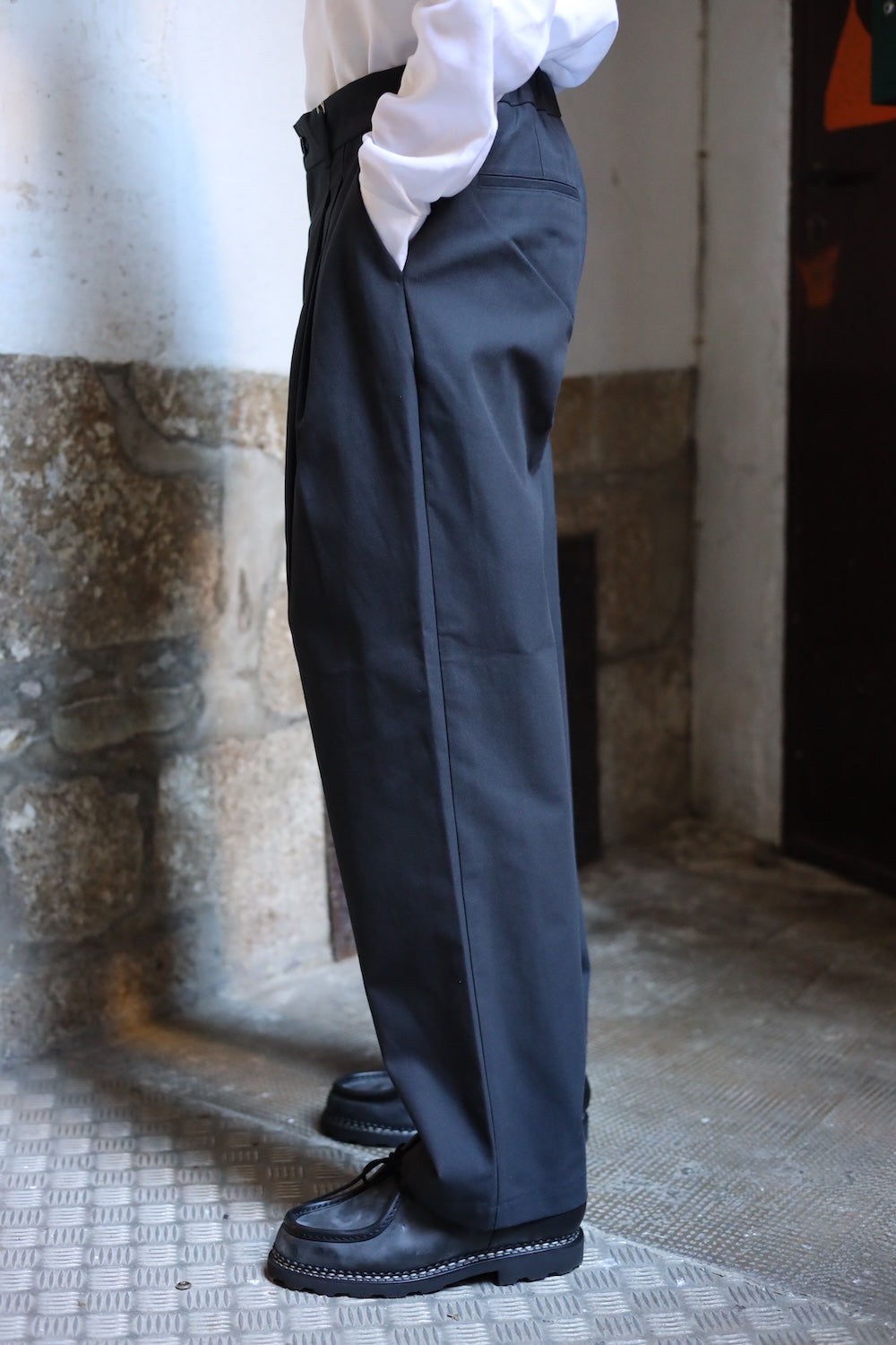 Still By Hand Deep tuck pressed pants black navy