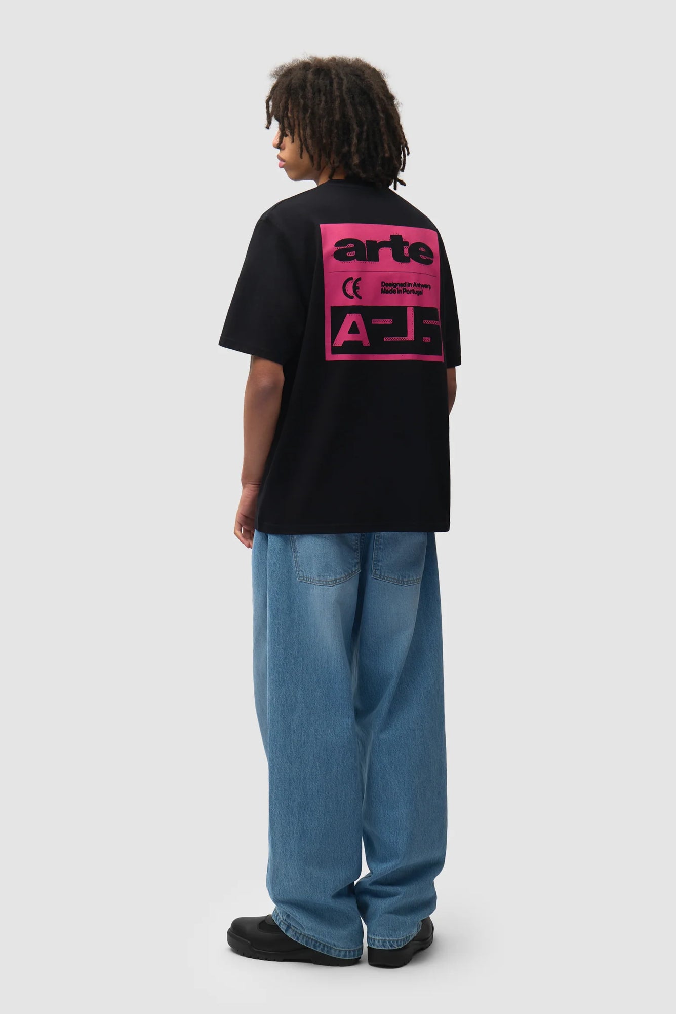 Arte Pink Serial T-shirt Black