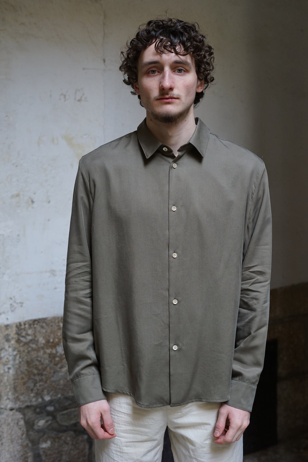 A KIND OF GUISE Fluvio Shirt Melted Sage