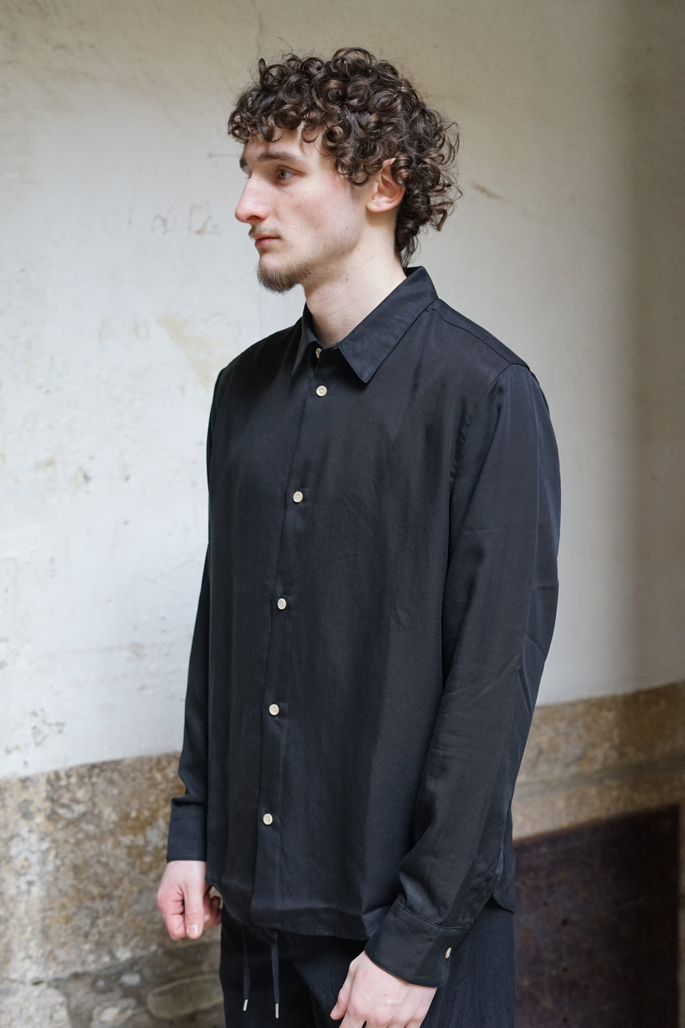 A KIND OF GUISE Fulvio Shirt Melted Black