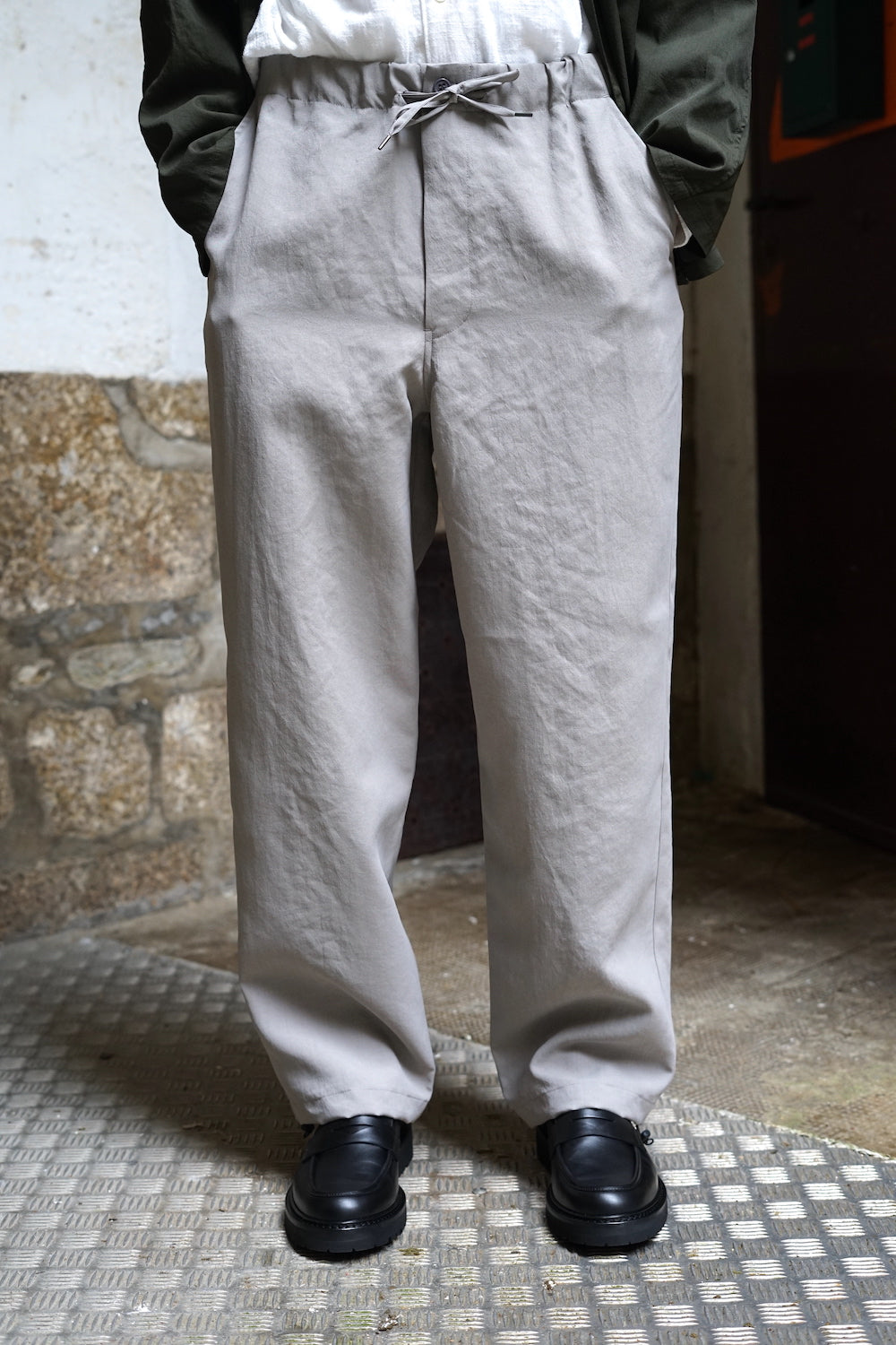 STILL BY HAND FREE ADJUSTING PANTS GREIGE