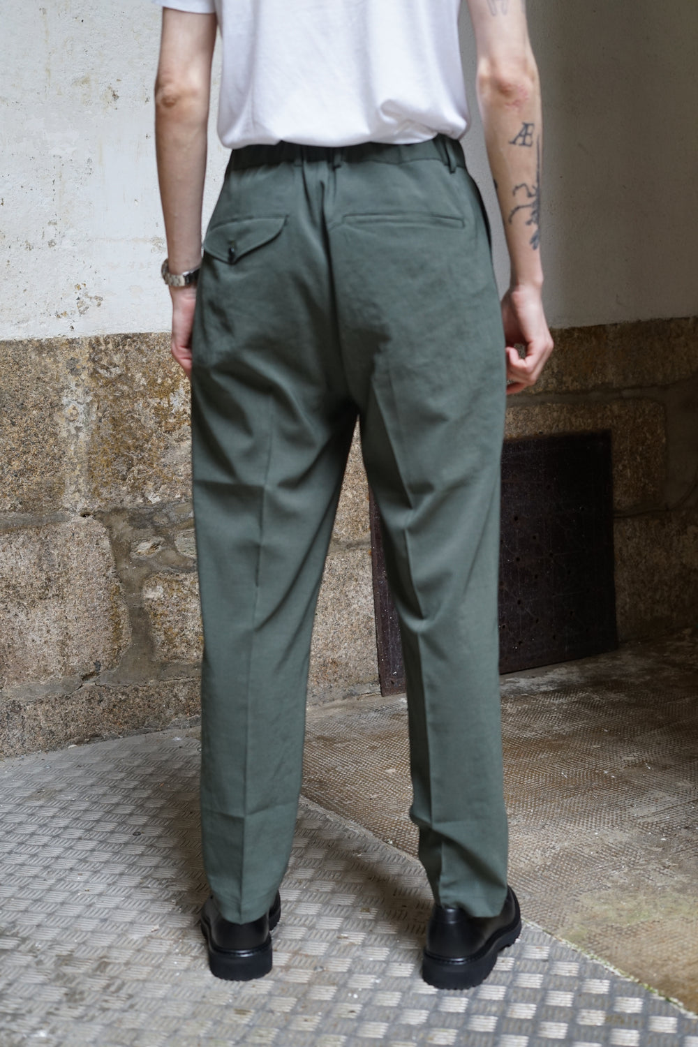 STILL BY HAND PRESSED RELAXED PANTS OLIVE