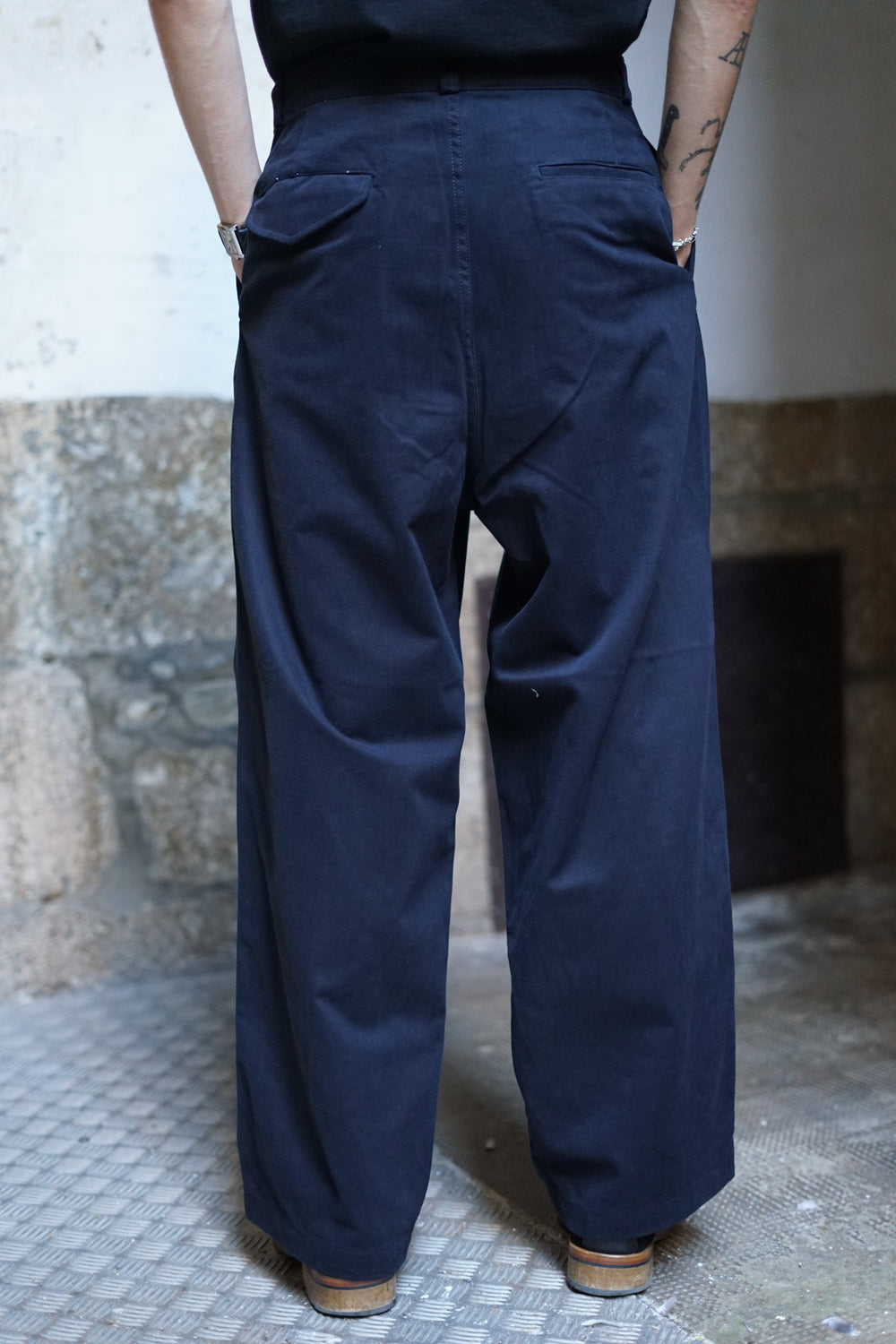 STILL BY HAND PEACH SKIN WIDE PANTS NAVY