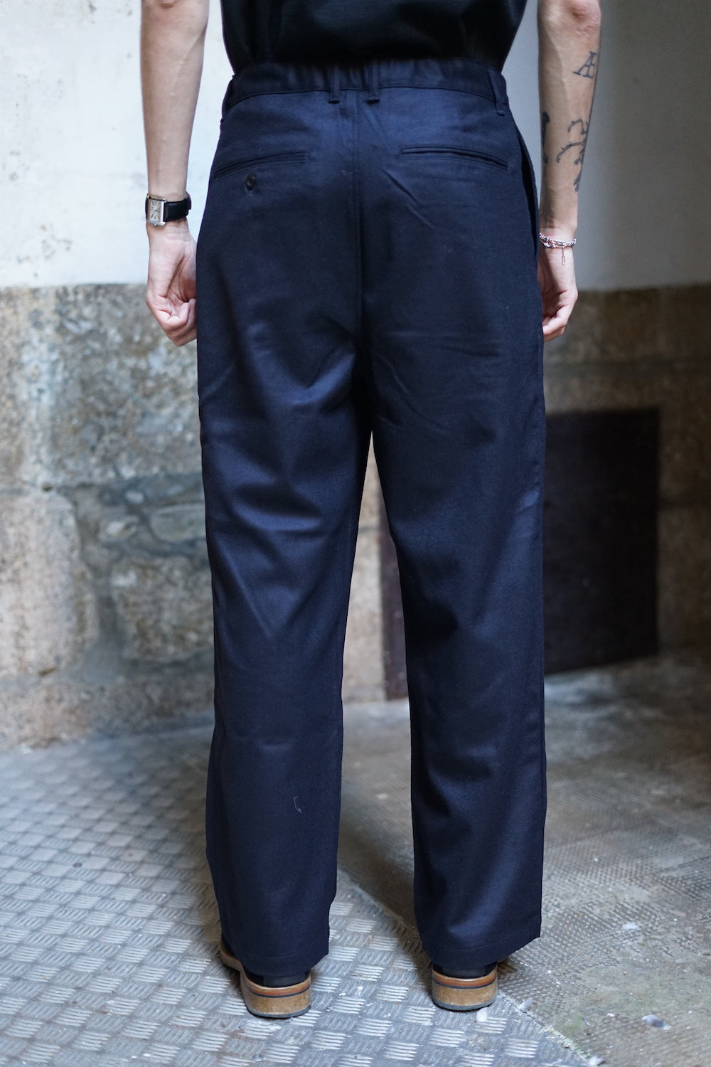 STILL BY HAND BOX PLEAT WOOL PANTS NAVY